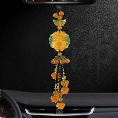 建議開車族 不論新車舊車，車內(nèi)添置這些實用車飾，助你一路順風(fēng)又順心